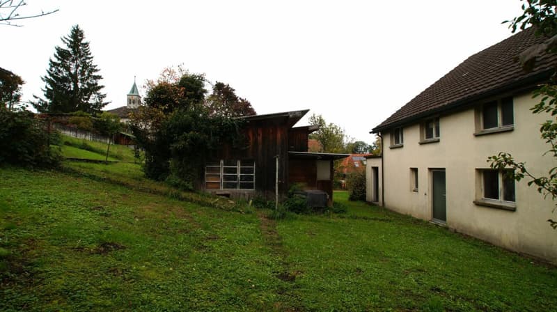 Renovation-requiring old property with building land reserve (4)