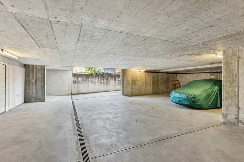 Tiefgarage mit Zugang Warenlift