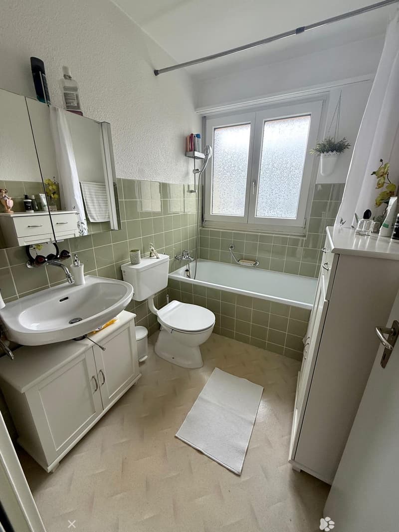 4-Zimmerwohnung im Hochparterre an ruhiger Lage - App. de 4 pièces au rez-de-chaussée surélevé (2)