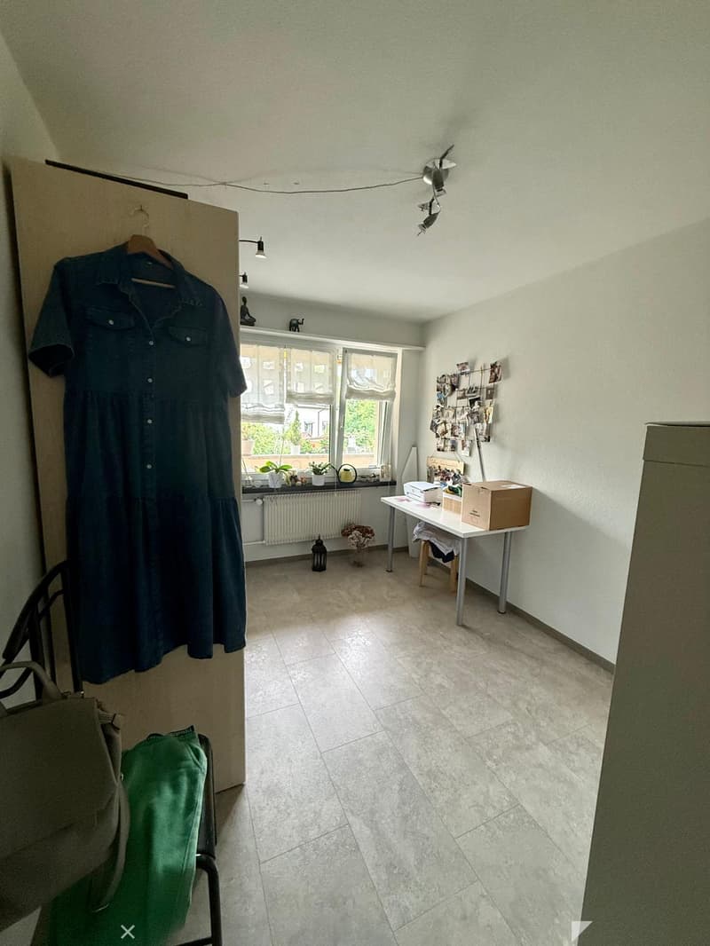 4-Zimmerwohnung im Hochparterre an ruhiger Lage - App. de 4 pièces au rez-de-chaussée surélevé (6)