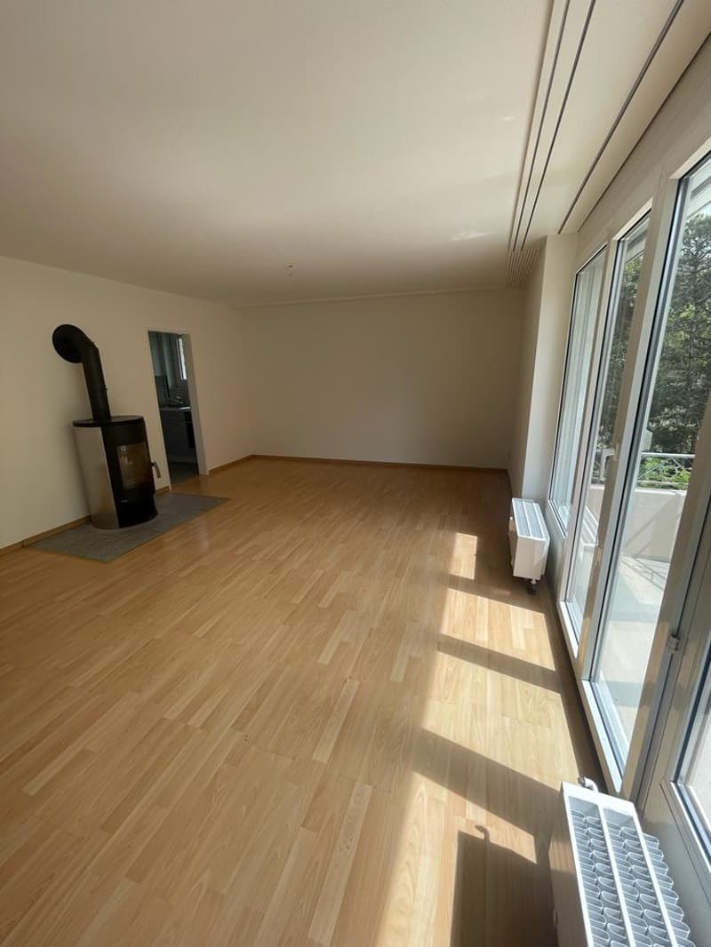 Grosszügige 5.5-Zimmerwohnung in Ipsach / Spacieux appartement de 5,5 pièces à Ipsach (2)