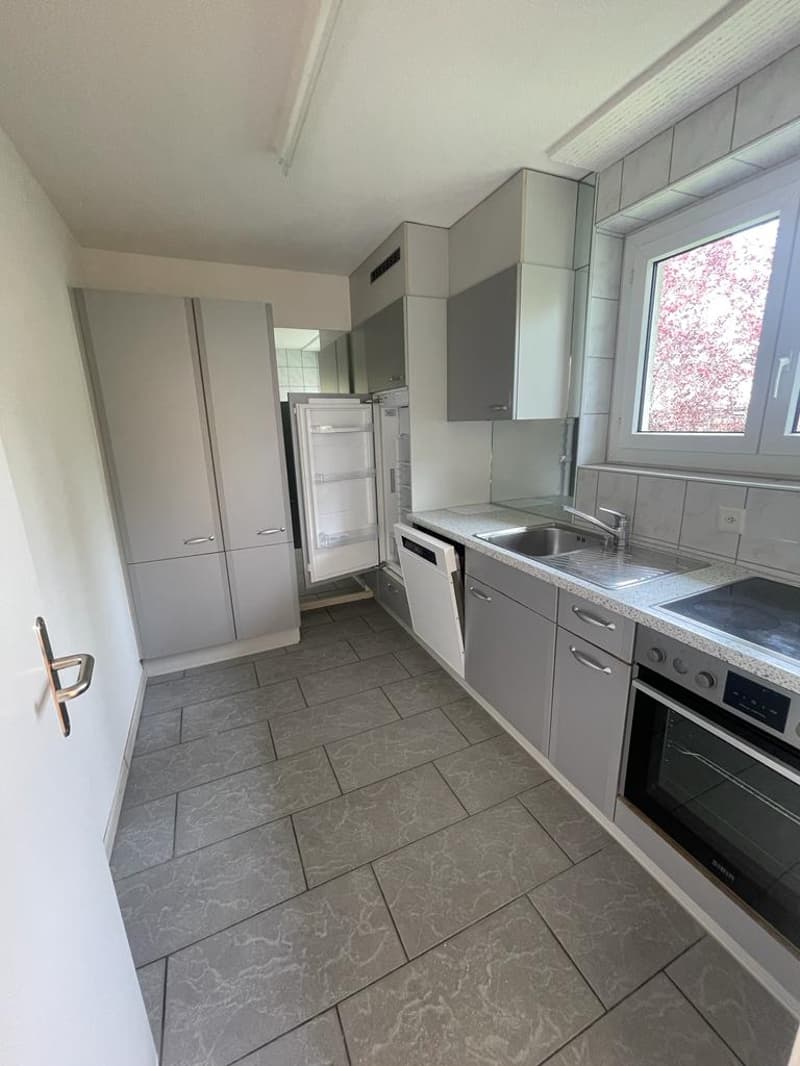 Grosszügige 5.5-Zimmerwohnung in Ipsach / Spacieux appartement de 5,5 pièces à Ipsach (3)