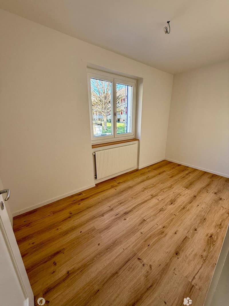 Renovierte 3-Zimmerwohnung mit Mansarde / Appartement rénovée de 3 pièces avec mansarde (6)