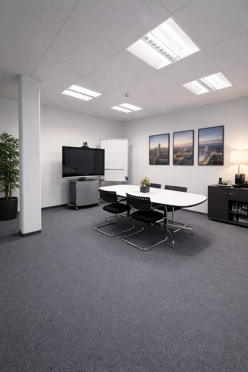 Bureau moderne et lumineux (nettoyage, électricité et frais annexes inclus) à louer dans un emplacement idéal (2)