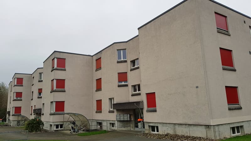 Places de stationnement extérieures et intérieures à Unterkulm (3)