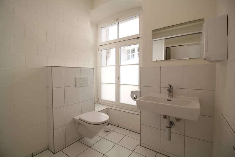 Representative 6.5-room office spaces / studio / practice in a historic monastery building (9)