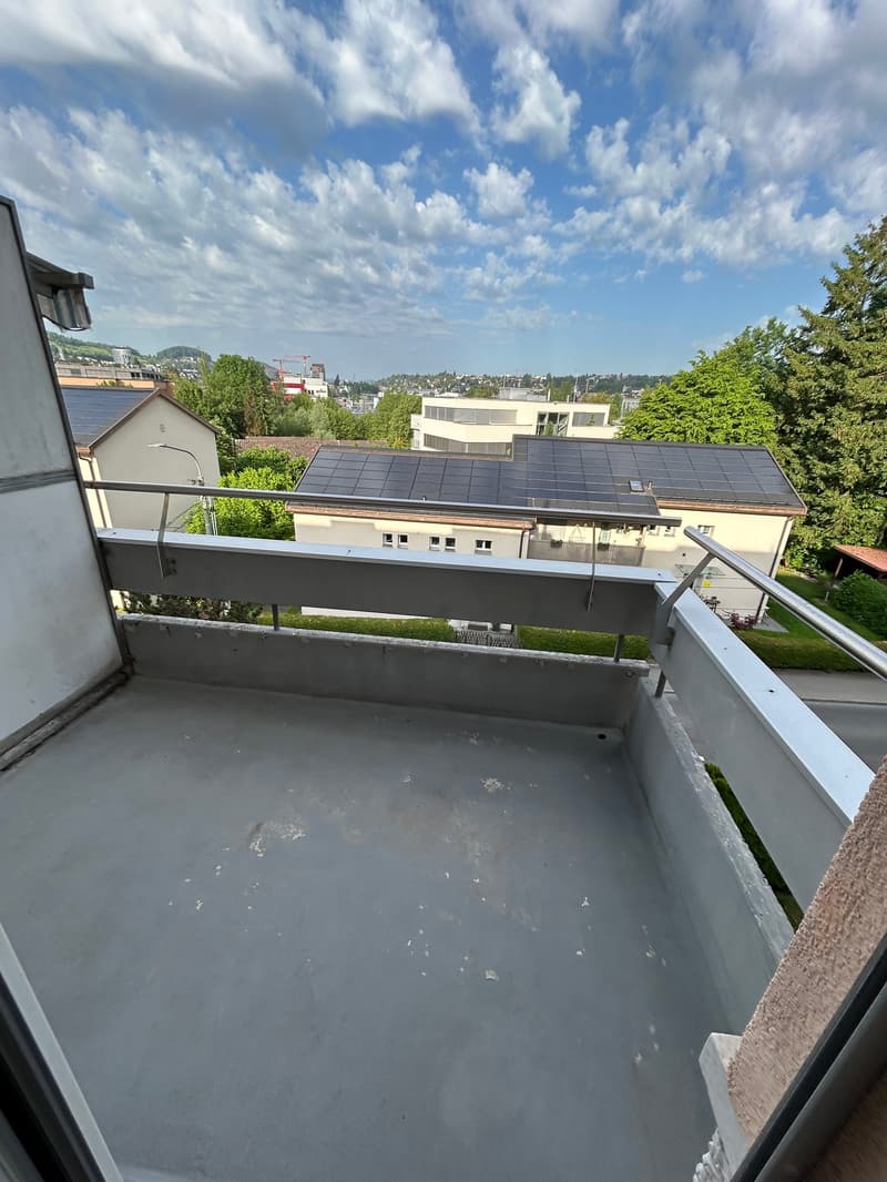 Charmant studio avec balcon et belle vue à St. Gallen (8)