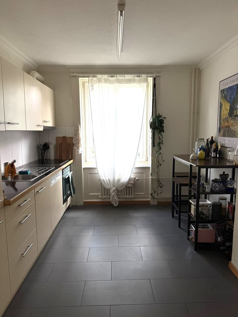 Charming 3-room old building apartment on Pelikanstrasse in St. Gallen (4)
