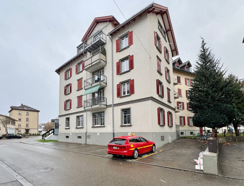 Charmante 2.5-Zimmer-Dachwohnung mit Balkon in St. Gallen (1)