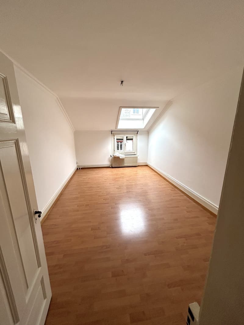 Charmante 5.5-Zimmer-Dachwohnung in St. Gallen – Altbau mit Balkon (6)