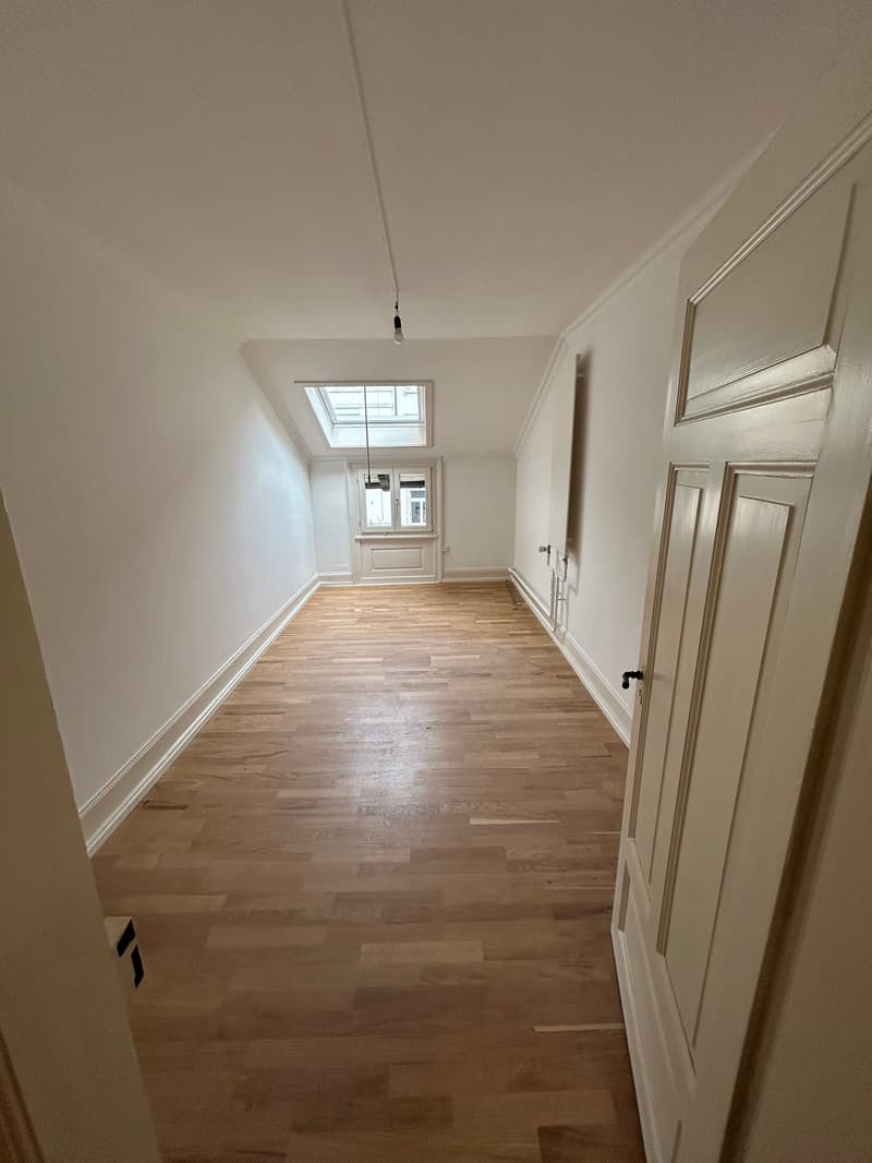 Charmante 5.5-Zimmer-Dachwohnung in St. Gallen – Altbau mit Balkon (3)