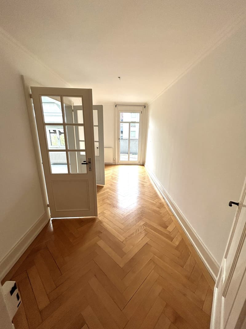 Charmante 5.5-Zimmer-Dachwohnung in St. Gallen – Altbau mit Balkon (11)