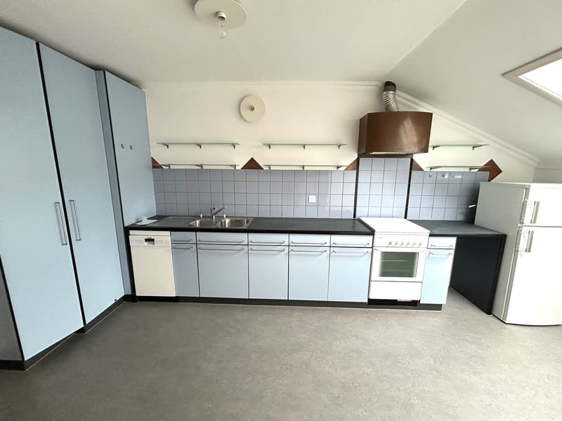 Charmante 5.5-Zimmer-Dachwohnung in St. Gallen – Altbau mit Balkon (10)