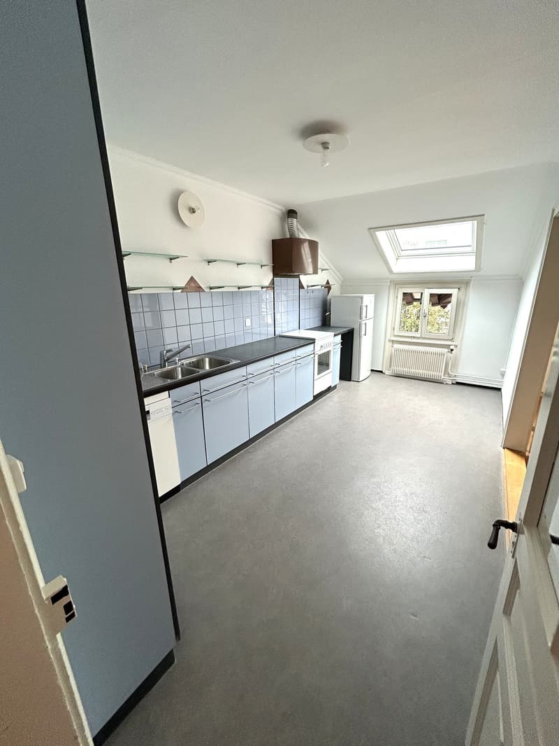 Charmante 5.5-Zimmer-Dachwohnung in St. Gallen – Altbau mit Balkon (9)