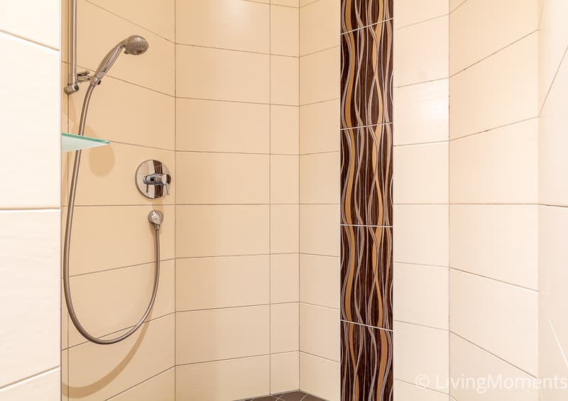 GR-APP4-Bad-Dusche.jpg