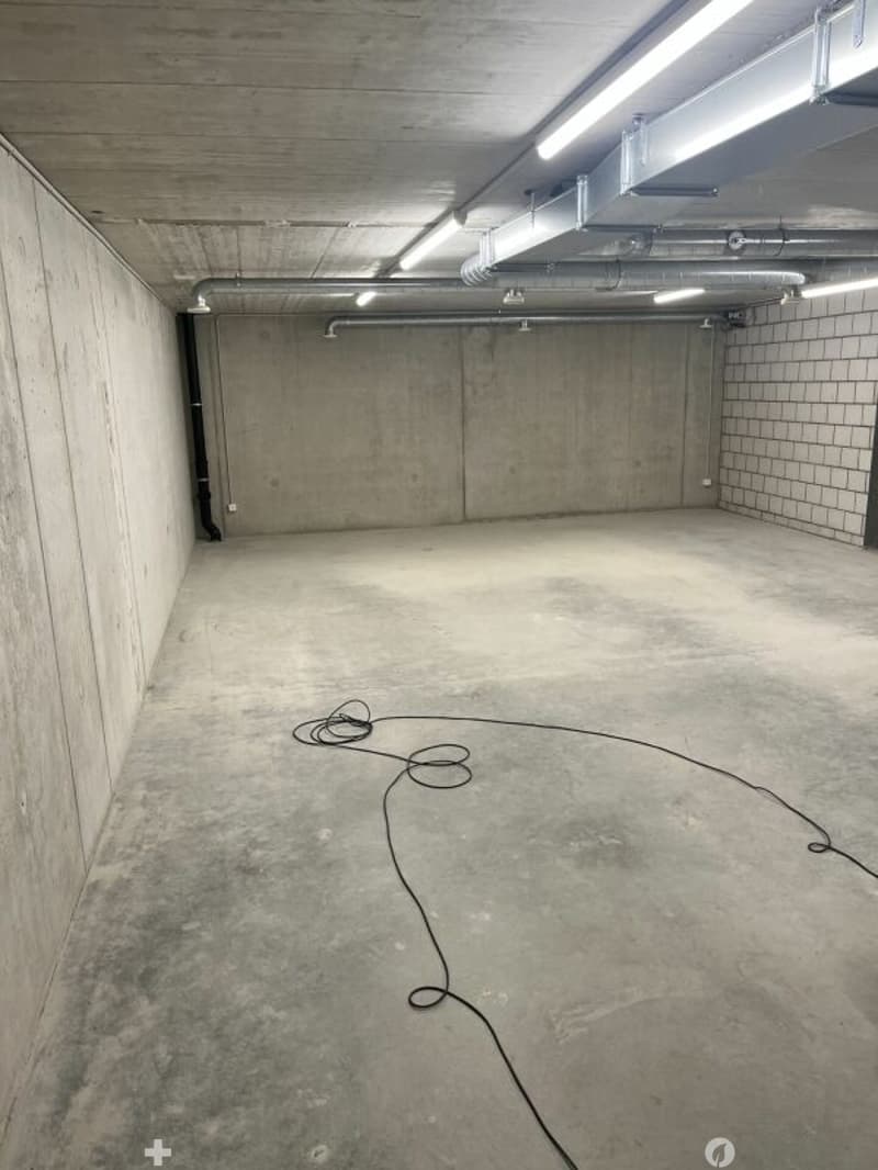 Lagerräume (61m2 + 153m2) (5)