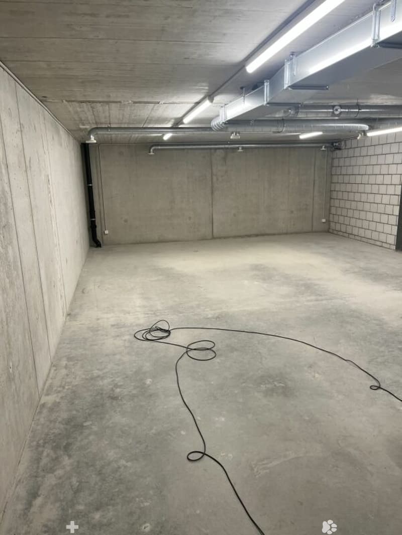 Lagerräume (61m2 + 153m2) (5)
