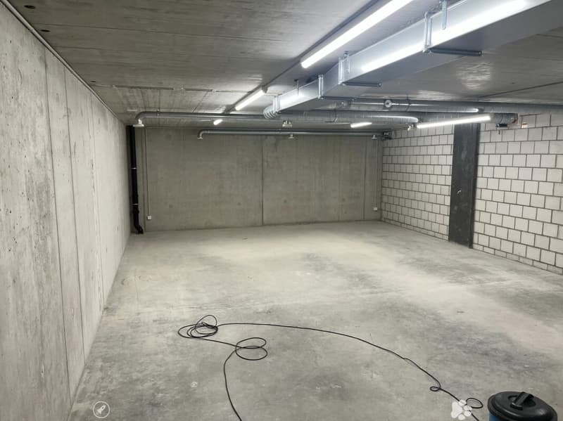 Lagerräume (61m2 + 153m2) (4)