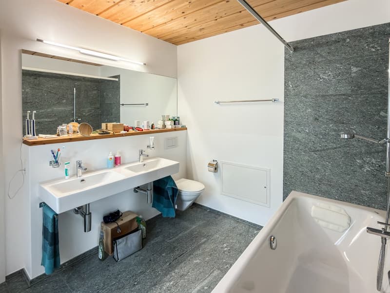 Grosses Badezimmer