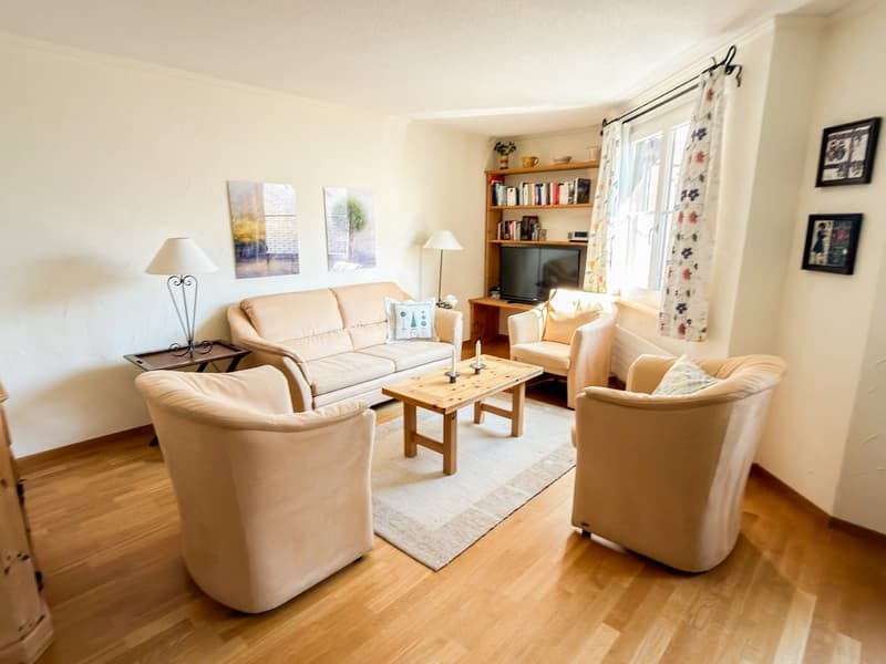 Helle 3-Zimmer-Wohnung mit Balkon und schöner Aussicht in Vulpera (2)