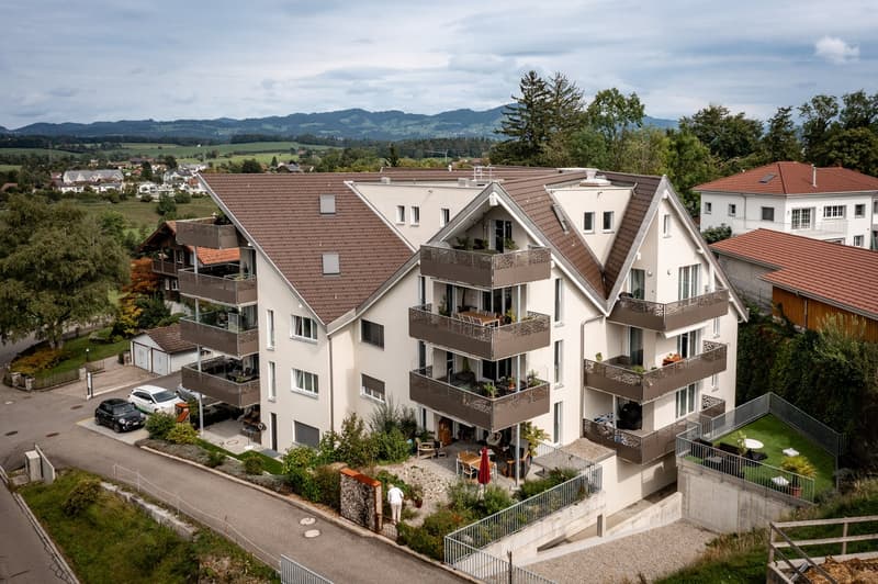Modern 2.5-room apartment on the ground floor in Grüningen – Available immediately! (2)