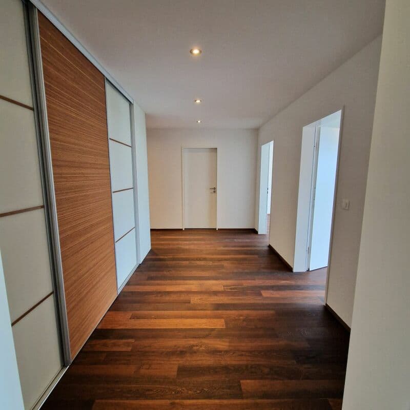 Lichtdurchfluteter Wohntraum - stilvolle Doppelhaushälfte mit exklusivem Ambiente (4)