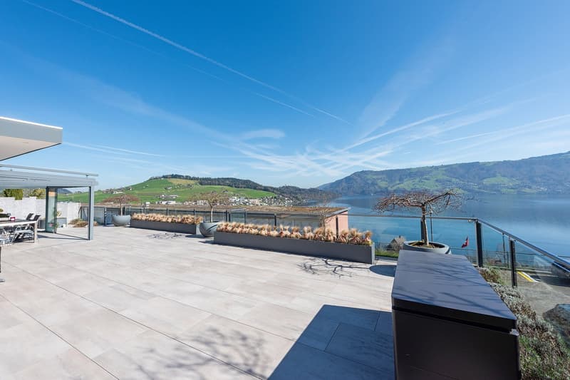 Exklusives 5.5-Zimmer-Terrassenhaus mit traumhafter Seesicht (9)