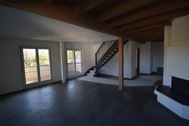 Newly Renovated 4.5 Room Maisonette Apartment on the 2nd Floor with Elevator (Owner-Occupied Standard) (2)