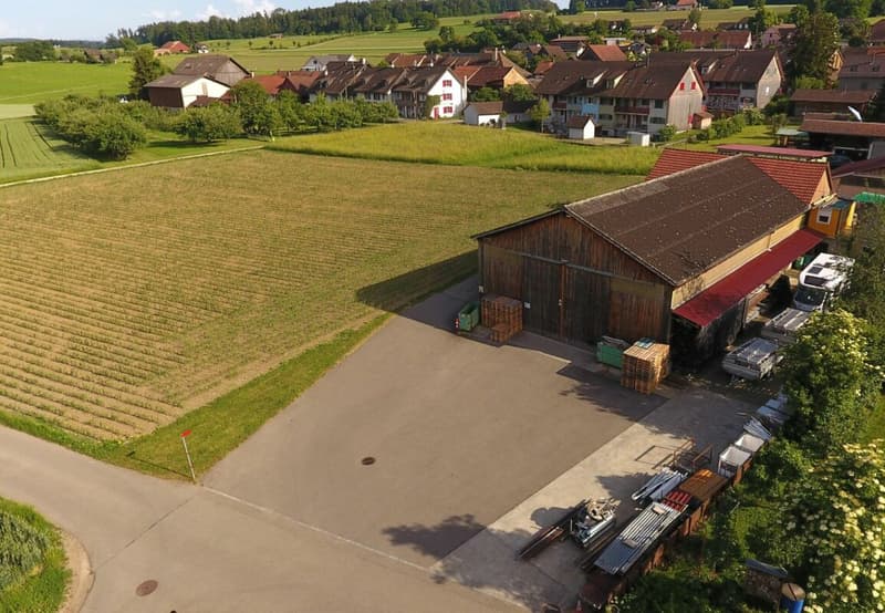 Ebenerdige, helle Gewerbe-Liegenschaft (2)