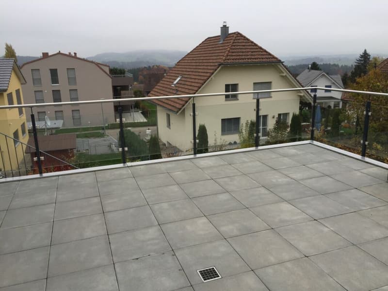 Terrasse der Wohneinheit über Garage