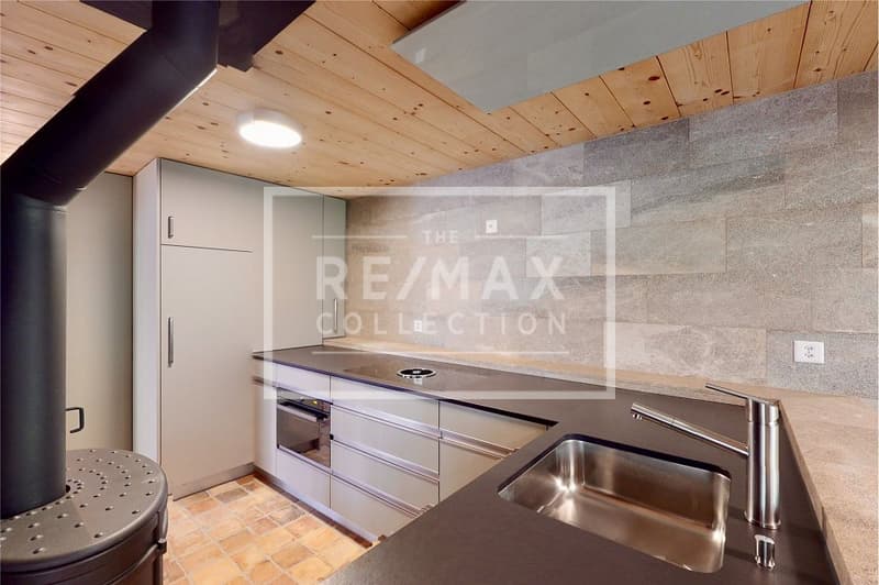 Historically restored and preserved half-timbered house, 5.5-room single-family home, with stable, in Meien UR (2)