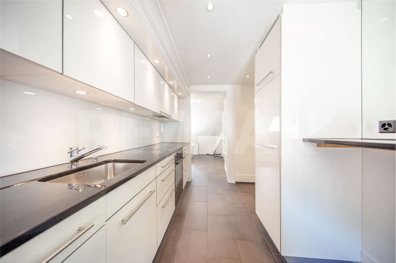À louer à long terme, charmant appartement de 3,5 pièces dans le Schlössli à Vitznau (11)