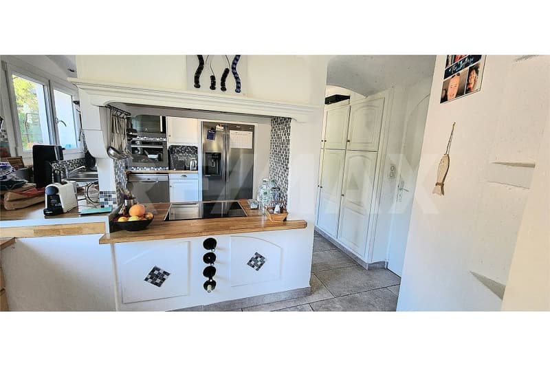 Attraktive, renovierte 8-Zimmer-Villa mit Meerblick und Pool in Les Issambres Côte d'Azur (4)