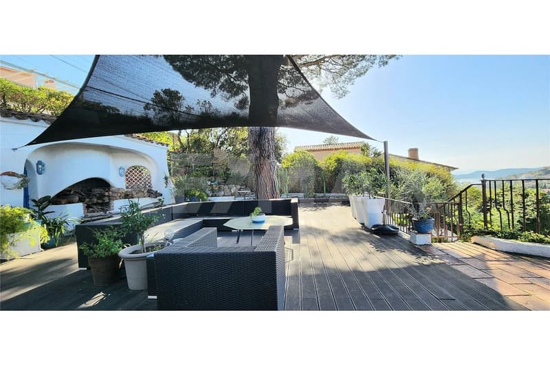Attraktive, renovierte 8-Zimmer-Villa mit Meerblick und Pool in Les Issambres Côte d'Azur (7)