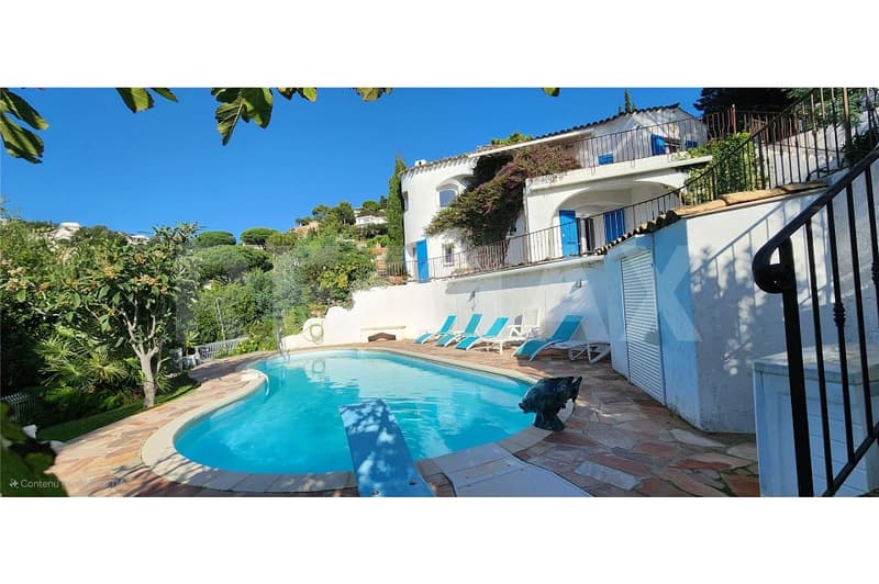 Attraktive, renovierte 8-Zimmer-Villa mit Meerblick und Pool in Les Issambres Côte d'Azur (1)