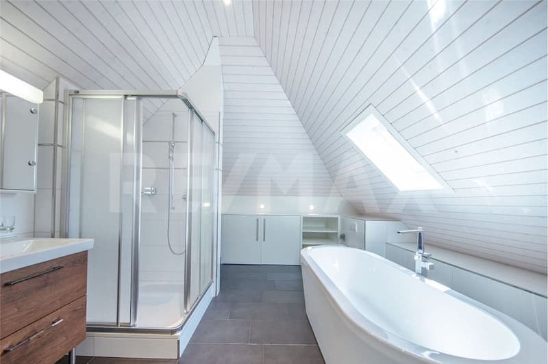 Charmante 3.5-Zimmer-Dachwohnung (keine Weitervermietung möglich) im Schlössli in Vitznau (9)