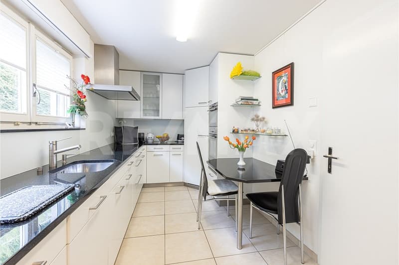 Adlerhorst, 7-Zimmer Villa mit Weitblick, Wintergarden & Indoor-Pool, 220 m² NWF, Schwyz (SZ) (3)