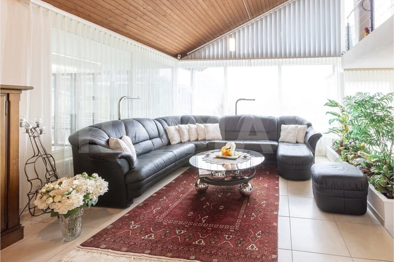 Adlerhorst, 7-Zimmer Villa mit Weitblick, Wintergarden & Indoor-Pool, 220 m² NWF, Schwyz (SZ) (6)