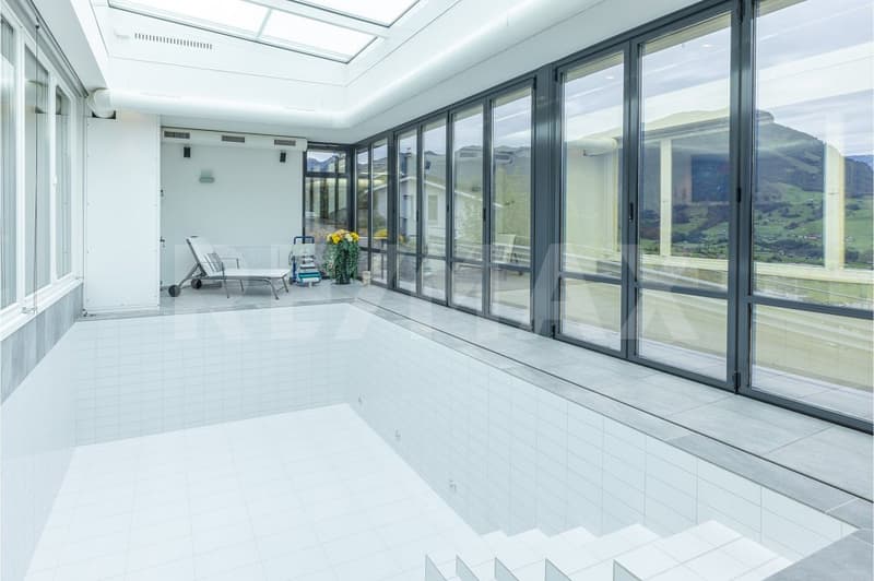 Adlerhorst, 7-Zimmer Villa mit Weitblick, Wintergarden & Indoor-Pool, 220 m² NWF, Schwyz (SZ) (13)