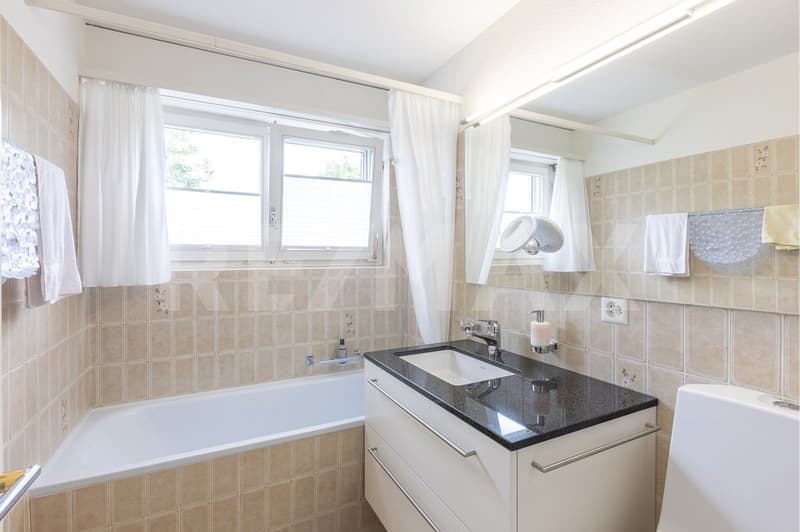 Adlerhorst, 7-Zimmer Villa mit Weitblick, Wintergarden & Indoor-Pool, 220 m² NWF, Schwyz (SZ) (11)