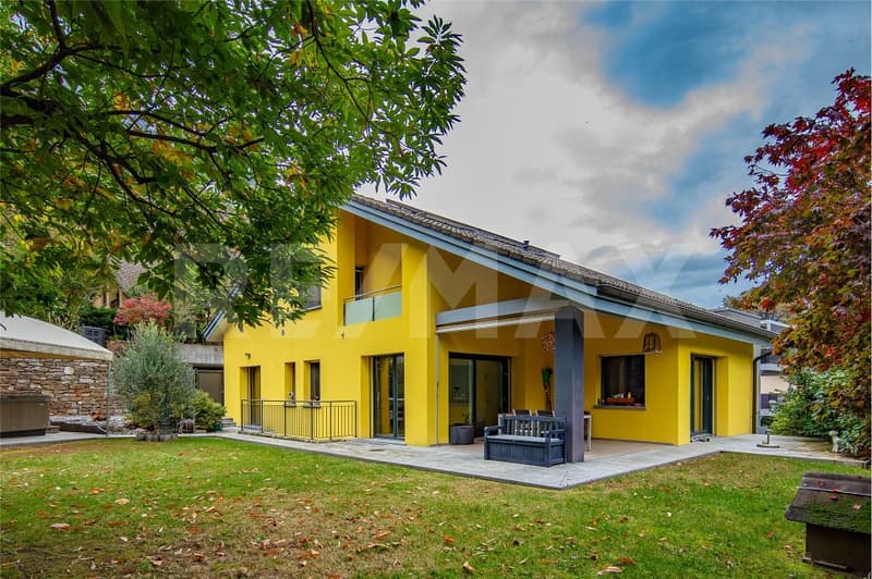Exklusives Einfamilienhaus an ruhiger Lage bei Bellinzona (1)