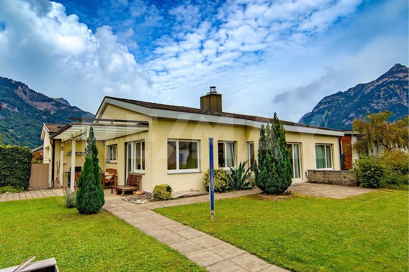 Das perfekte Wohnglück: Freistehendes 5.5-Zi. EFH mit grossem Garten und Bergsicht in Seedorf, UR (1)