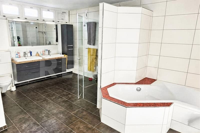 Wohntraum mit viel Freiraum: 5.5-Zi-Eckhaus mit Garten und grosser Terrasse, 8953 Dietikon ZH (8)