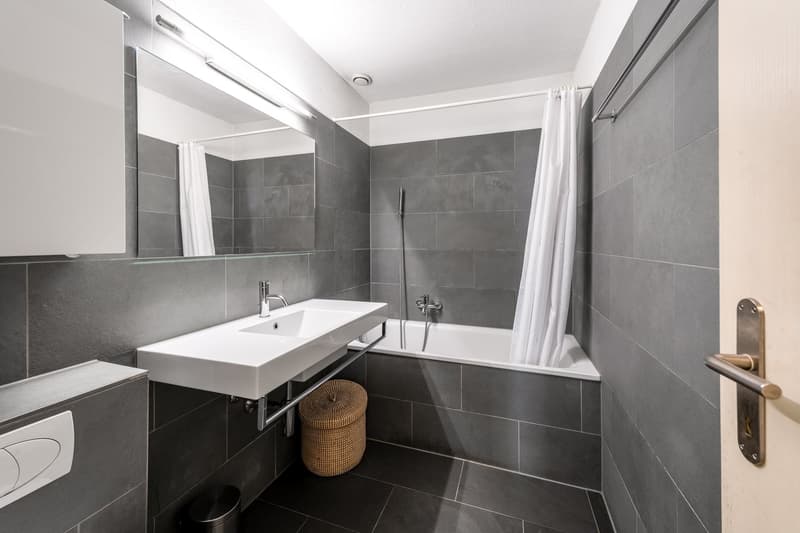 Spacious 5½-room terrace apartment with a far-reaching view, privacy, and wellness (7)