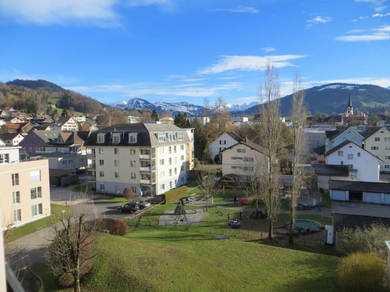 Appartamento soleggiato di 5½ locali al 1° piano con due posti auto sotterranei (2)