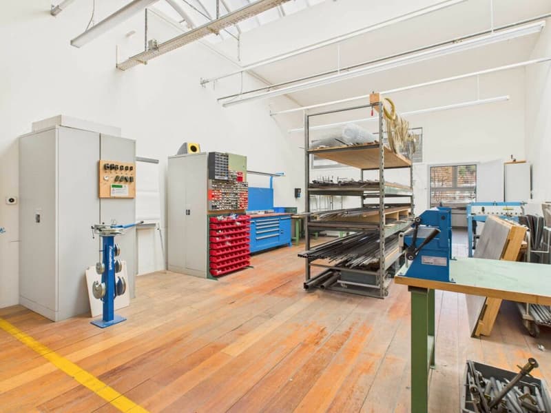 Spazi Commerciali/Uffici in Posizione Centrale (8)