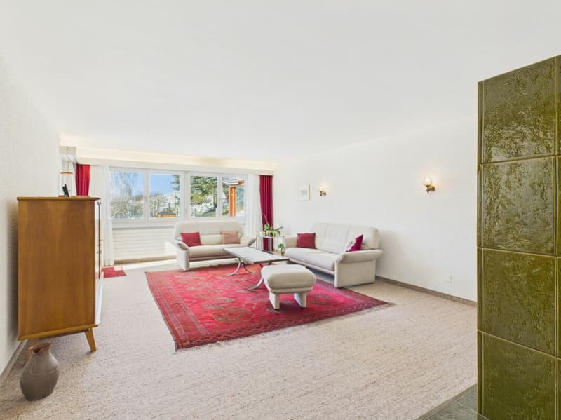 Wohnzimmer mit Kachelofen 1.OG