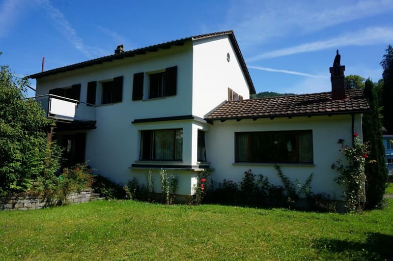 Renovation-requiring single-family house with large garden or building land plot with demolition object (1)