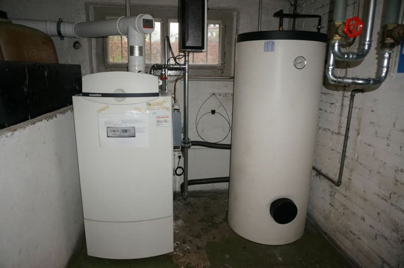 Oel-Heizkessel mit Warmwasser-Boiler UG