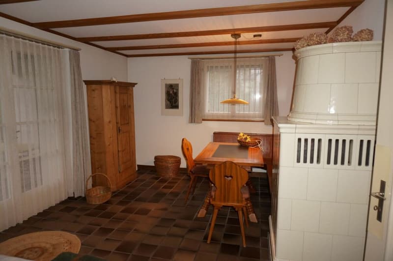 Esszimmer mit Kachelofen EG